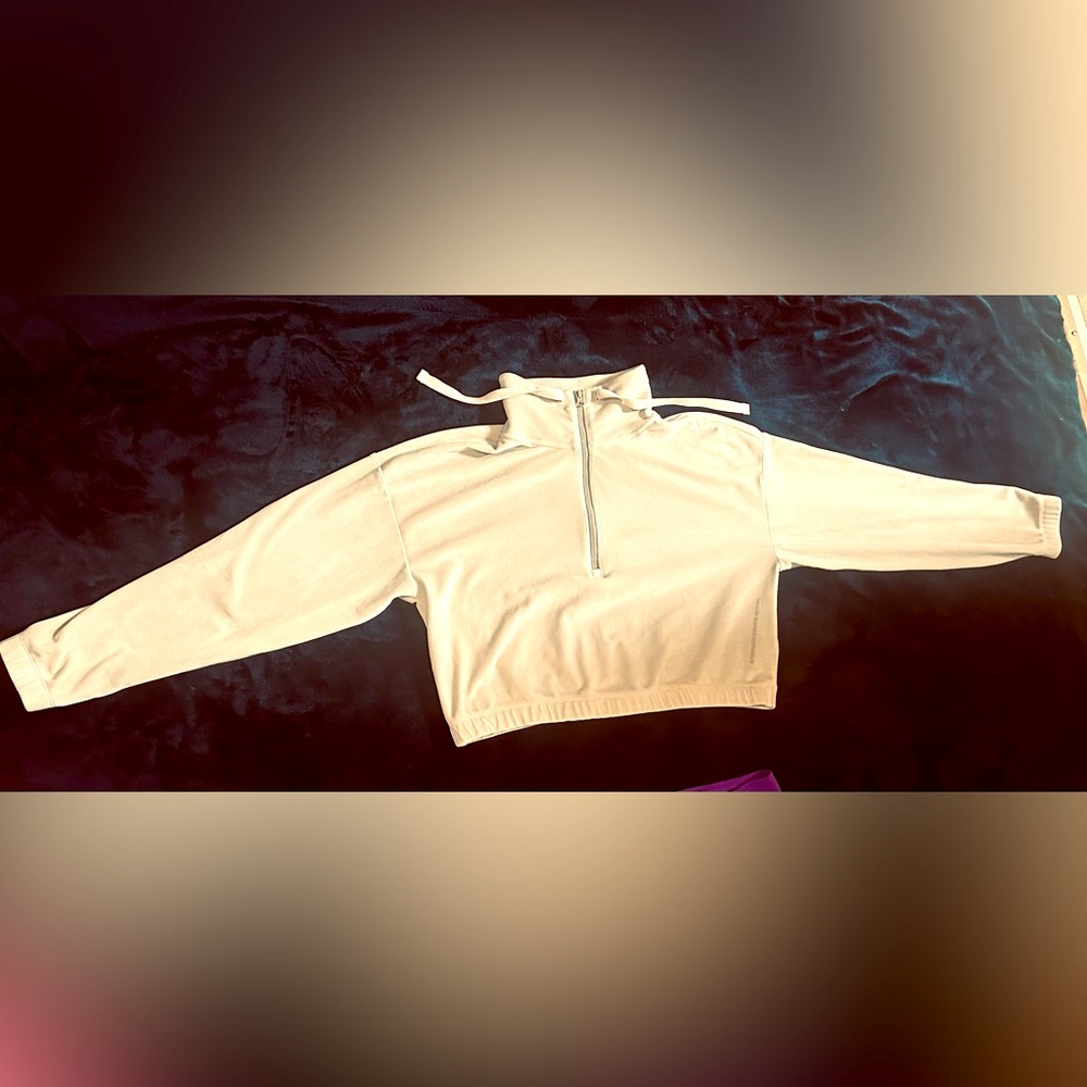 Peloton size medium velour cropped zip up jacket